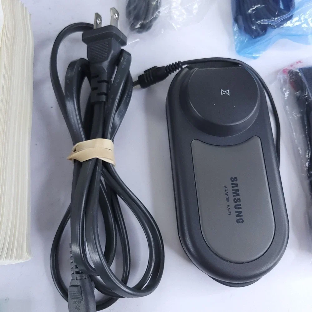 Samsung SCD23 MiniDV Video Camcorder Case Instructions Charger Batteries Tapes